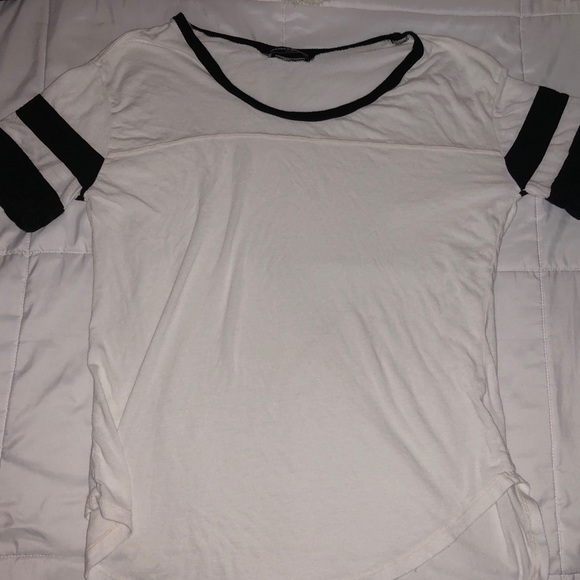 Brandy Melville oversized t shirt - Picture 2 of 5